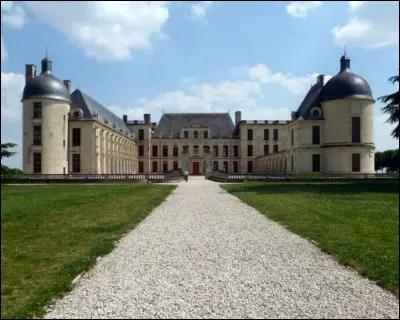 Ce château vous accueille dans un écrin authentique.Majestueux édifice d'architecture Renaissance, il abrite une collection d'art contemporain...