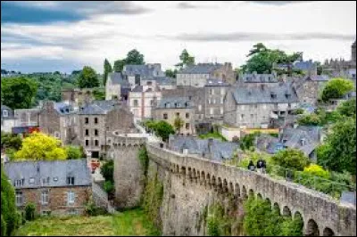 Avec son viaduc, son vieux port, ses ruelles pav&eacute;es, ses maisons &agrave; colombages et ses remparts, cette petite ville est &agrave; mon sens la plus charmante de France.Quelle est cette sous-pr&eacute;fecture des C&ocirc;tes-d'Armor qui a gard&eacute; son atmosph&egrave;re m&eacute;di&eacute;vale ?