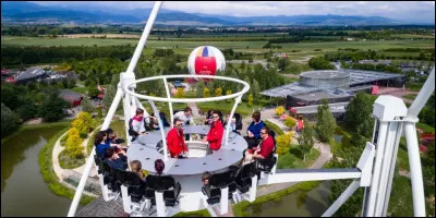 Comment s'appelle ce parc situé à Ungersheim, dans lequel les attractions s'inspirent de l'uvre d'Antoine de Saint-Exupéry et qui est le premier parc aérien au monde ?