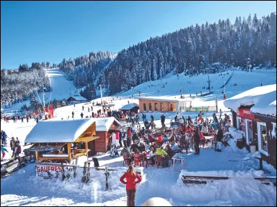 Nous restons dans les montagnes Vosgiennes et nous en profitons pour skier. Dans quelle ville se trouve la plus grande station des Vosges ?