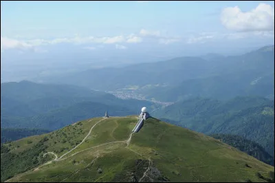 Dans les Vosges, l'autre grande activité est bien évidemment la randonnée. Quel est le point culminant du massif Vosgien ?