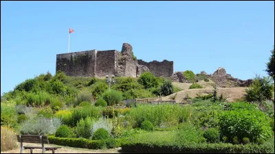 À quelle époque a été construit le château d'Épinal ?