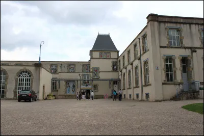 Voici le musée le plus impressionnant des Vosges, car c'est là qu'étaient fabriquées les images d'Épinal. Comment s'appelle-t-il ?