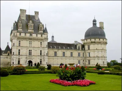 On quitte l'Indre-et-Loire pour l'Indre et le Berry avec le château de Valençay. Quel homme d'État et diplomate fut surnommé "le bienfaiteur de Valencay" ? 
Indice : le diable boiteux.
