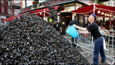 A cette époque lointaine, on ne venait pas encore à Isla des quatre coins d'Europe pour faire des affaires et manger des moules frites, en buvant de la bière, pardon je veux dire de la cervoise !