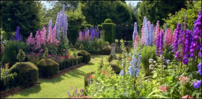 Quel poète irlandais a écrit ''Down By The Sally Gardens'' ?