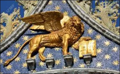 Quel monument se trouve dans la ville italienne surnommée ''La Serenissima'' ?