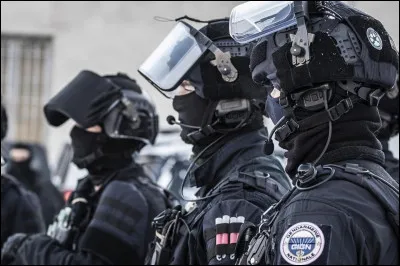 Lesquelles, parmi ces personnes, furent membres du GIGN (pour raisons de confidentialit&eacute; je ne mettrai que leurs initiales) ?