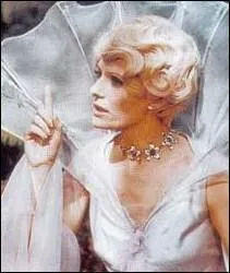 De quelle princesse, cache sous une peau de bte, la Fe des Lilas tait-elle la marraine ?