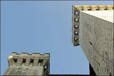 Tr&egrave;s particulier, ce lieu de culte comporte un dispositif de "m&acirc;chicoulis" : de quoi s'agit-il ?