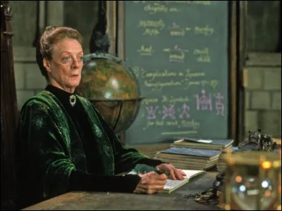 Le professeur arrive enfin dans la classe, avec dix minutes de retard. Que fais-tu ?