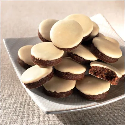 Des pruneaux, des amandes et de l'armagnac, recouvert d'un glaçage royal, c'est...