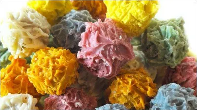 Ceux-ci sont des chardons. Pas ceux qu'aiment les ânes, mais ceux que nous pouvons trouver en...