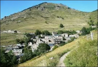 Nous sommes à la frontière espagnole, à Mantet. Petit village occitan de 30 habitants, il se situe dans le département ...