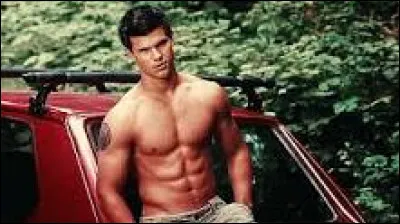 Qui joue le rôle de Jacob Black ?