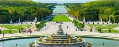 Sur combien d'hectares s'étend le parc du château de Versailles ?