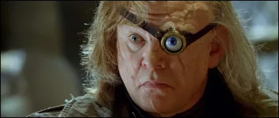 Il faudra attendre quelques années avant la Révolution (1986) pour que mon centre soit matérialisé par ...