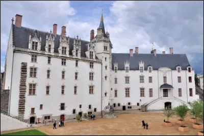 Ce château est le 13e monument français le plus visité par an. Quel est son nom ?