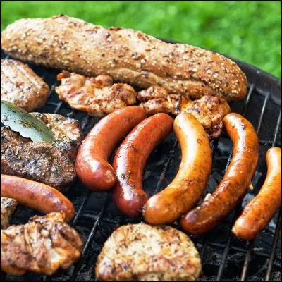Quelle saucisse &eacute;pic&eacute;e originaire du Maghreb est devenue tr&egrave;s populaire en Europe, entre autres pour les barbecues ?