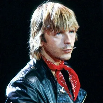 Quel foulard carr&eacute; cher &agrave; Renaud porte un nom d'origine hindi ?