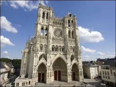 Avec 200 000 m³ de volumes intérieurs, quelle cathédrale est la plus vaste de France ?