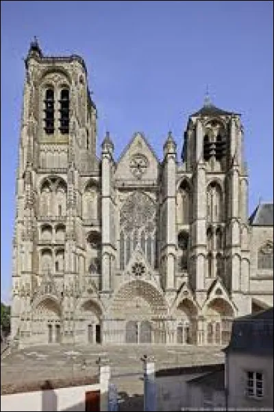 Quelle est cette cathédrale aux tours asymétriques ?