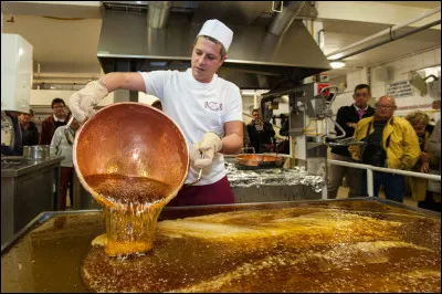 La confiserie des Hautes-Vosges accueille chaque année environ 190 000 visiteurs. Elle existe depuis 1954 et propose des visites guidées et des dégustations. Où se situe-t-elle ?