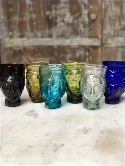 A quel jeu avec du vin Penny, Sheldon, Emmy et Léonard ont-ils joué quand ils sont partis en vacances ?