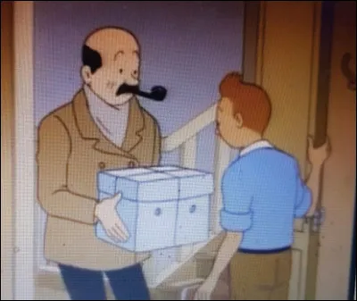 De quelle couleur est le billet donné par Tintin au monsieur qui a retrouvé le perroquet  ?