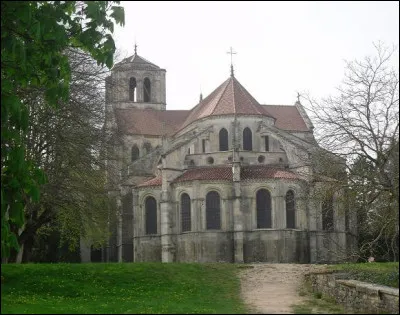 Dans quelle région est édifiée la basilique Sainte-Marie-Madeleine de Vézelay ?
