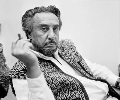 Cet écrivain, né en Lituanie en 1914, disait « Je n'ai pas une goutte de sang français mais la France coule dans mes veines ». Il fut par deux fois lauréat du prix Goncourt, une sous son vrai nom pour « Les Racines du ciel » et une sous le pseudonyme d'Émile Ajar pour « La Vie devant soi ». Qui est-il  ?