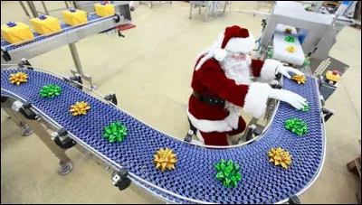 Passons à présent dans un second bâtiment. C'est ici qu'il fabrique et confectionne les jouets. Ceci est un(e)...