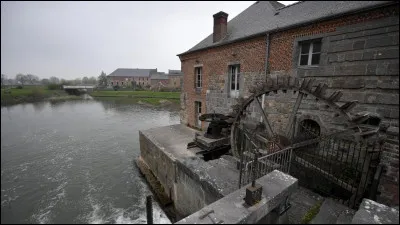 Hé les biloutes, ne croyez surtout pas que vous le trouverez à l'odeur, je vous conseille plutôt le GPS ou à défaut un plan de la région, le moulin à eau de Maroilles !