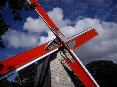 Le moulin de Cassel est surnommé "Kastel Meulen" (le moulin du Château), il ne vous reste plus qu'à trouver le département !