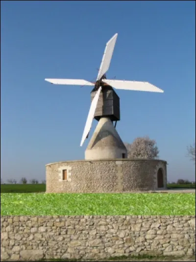 On l'appelle le moulin Cavier des Aigremonts, pour le voir, il faut vous déplacer à Bléré, à moins que vous habitiez à côté, auquel cas il vous sera facile de trouver le département !