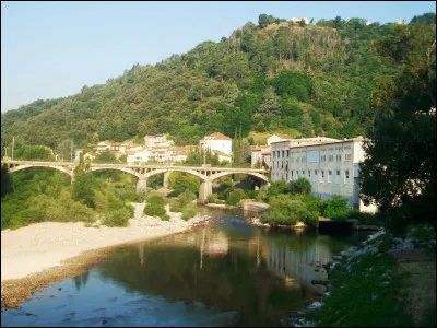Comment nomme-t-on un habitant de Vals-les-Bains ?