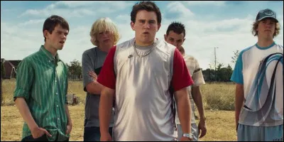 Qui incarne le personnage Dudley Dursley ?