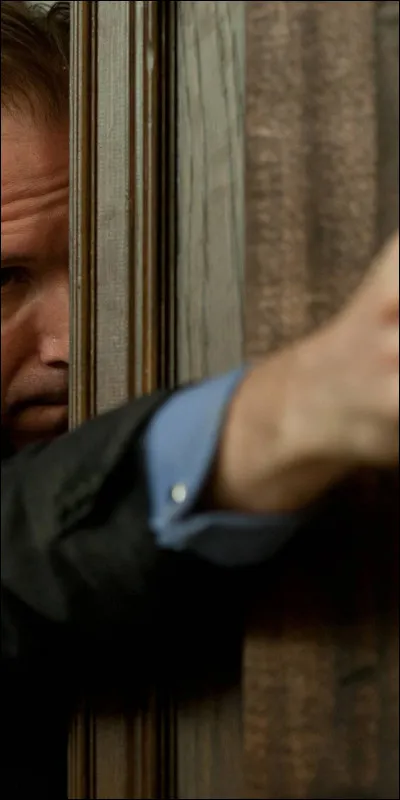 Quel personnage est incarné par Ralph Fiennes ?