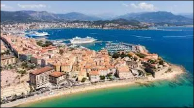 La plus grande ville de Corse est Ajaccio.