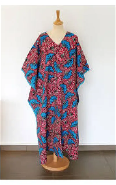 Le boubou est un vêtement africain qui est aussi bien porté par les hommes que par les femmes.