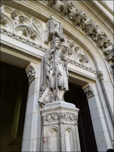 En 1857, le tout jeune nommé empereur décide la reconstruction du château ! Quel architecte très célèbre nomme-t-il pour restaurer le château ?