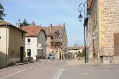 Commune de l'ancienne région Bourgogne, Saint-Igny-de-Roche se situe dans le département ...