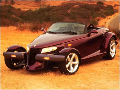 Voiture américaine avec un style très atypique. Ce cabriolet à l'air d'un hot road moderne mais il n'a pas fait l'unanimité. Comment s'appelle cette voiture ?