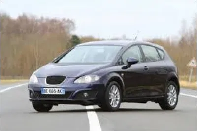 Venue d'Espagne, cette compacte porte le nom d'une ville ibérique, qui malheureusement ressemble à un prénom. Quelle est cette automobile ?
