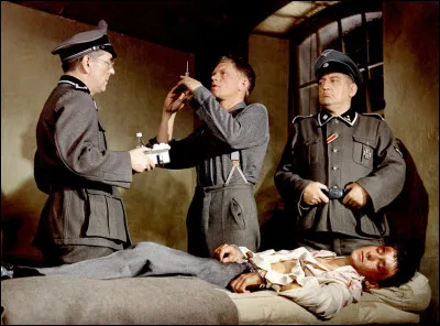 Dans quelle ville, préfecture du Cher, officie un franciscain dans un film de Claude Autant-Lara ?