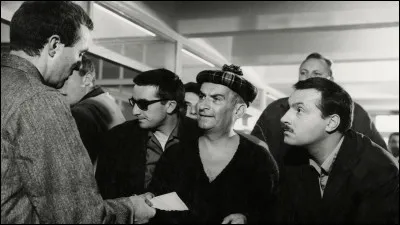 Dans ce film de Francis Rigaud on suit les mésaventures d'un homme accompagné de sa famille et d'un couple d'amis lors de vacances dans une villa. Où se trouve cette villa ?