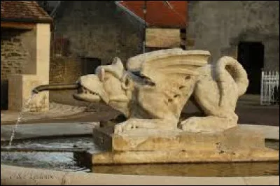 Direction la Champagne-Ardenne où un monstre inconnu fit régner l'effroi, parmi les habitants et les animaux, la nuit on entendait ses hurlements et chacun se terrait dans sa maison !