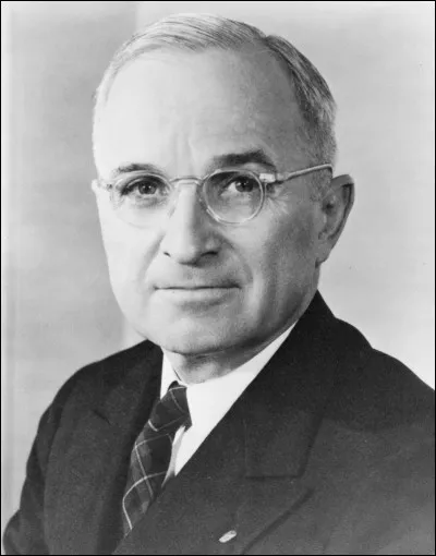 Harry Truman est Président des Etats-Unis en ...