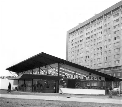 La France compte déjà, à la fin de l'année, près de cent supermarchés : c'est en ...