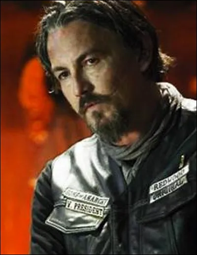 Filip 'Chibs' Telford est joué par...